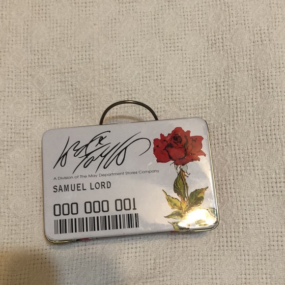 Vintage Lord & Taylor 5 inch tin. Featuring Lord & Taylor charge card image. - Picture 5 of 5